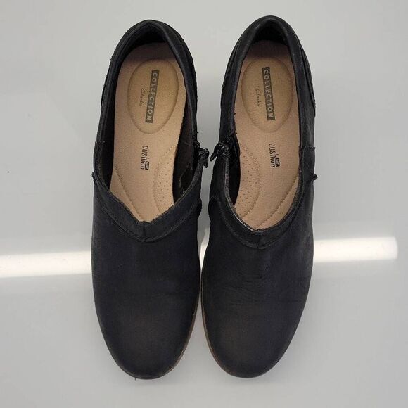 Clarks Booties Women Size 10 Black Nubuck Leather Contrasting Crepe Rubber Soles - Picture 2 of 10